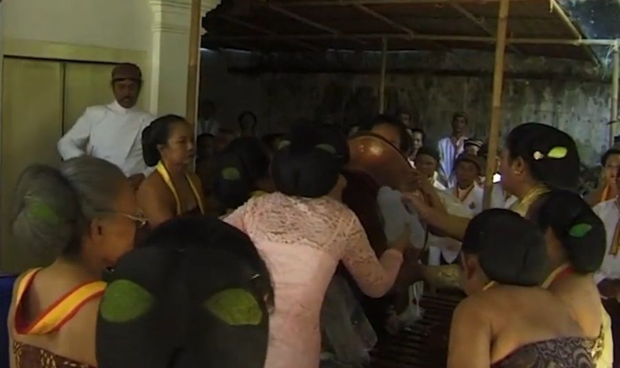 Menguak Makna Simbolis Mistis di Balik Ritual Adang di Keraton Surakarta
