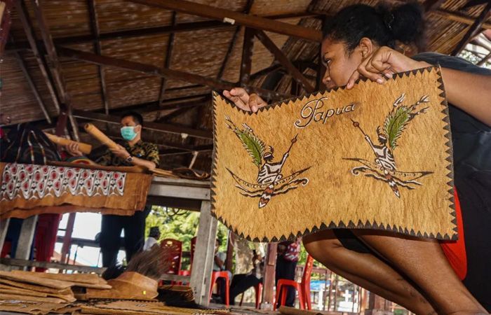 Kampung Asei Besar, Sentra Lukisan Kulit Kayu Khas Papua yang Mendunia
