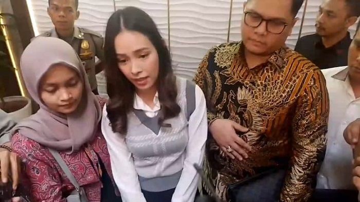 Mediasi Gagal, Lady Nayoan Mantap Bercerai dengan Rendy Kejaernett