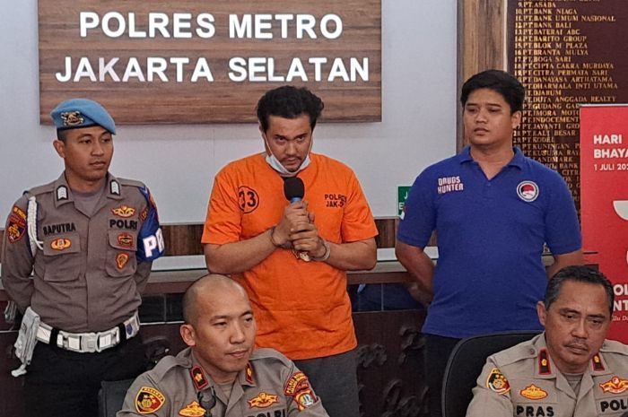 Pakai Baju Tahanan, Bobby Joseph Minta Maaf dan Janji Tak Gunakan Narkoba Lagi