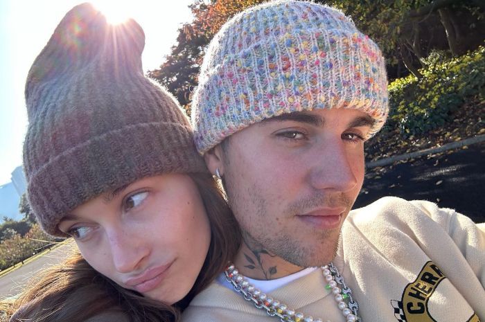 Hailey Bieber Dikabarkan Hamil, Foto Elus Perut Bareng Justin Bieber Jadi Sorotan