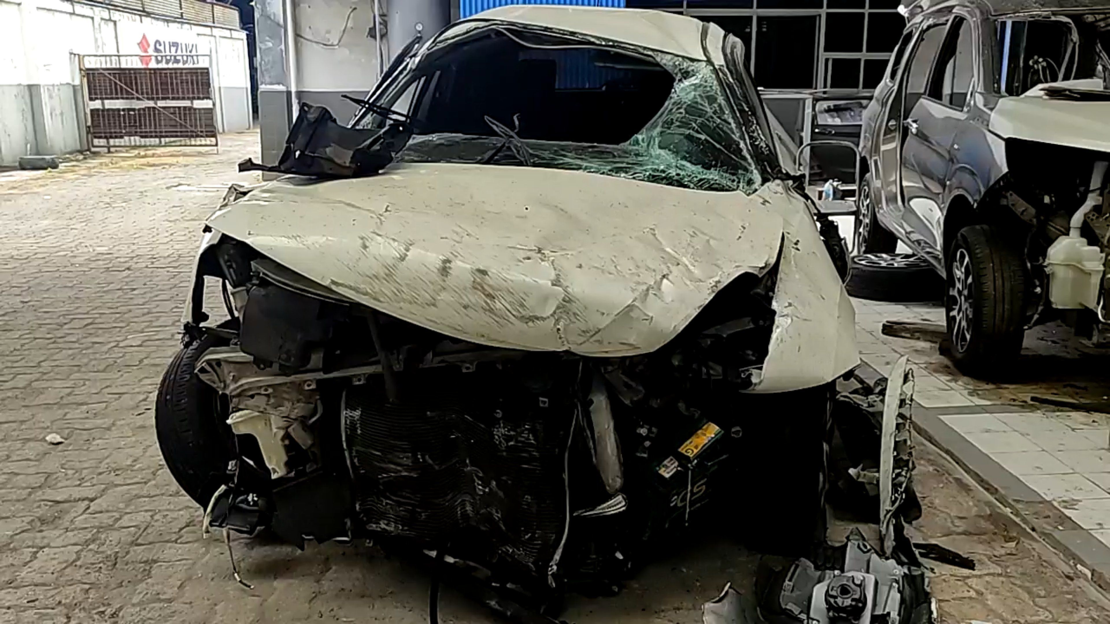 Kondisi Mobil Rendy Kjaernett Usai Alami Kecelakaan di Tol Cikampek