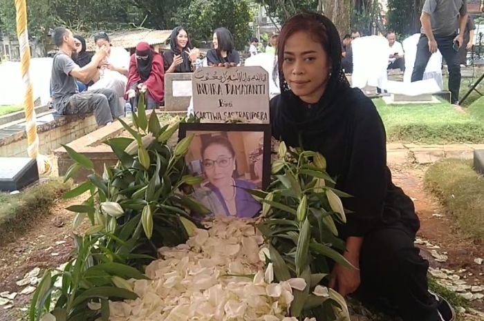 Innalillahi, Ibunda Kikan Cokelat Meninggal Dunia dengan Tenang Dikelilingi Suami, Anak dan Cucu