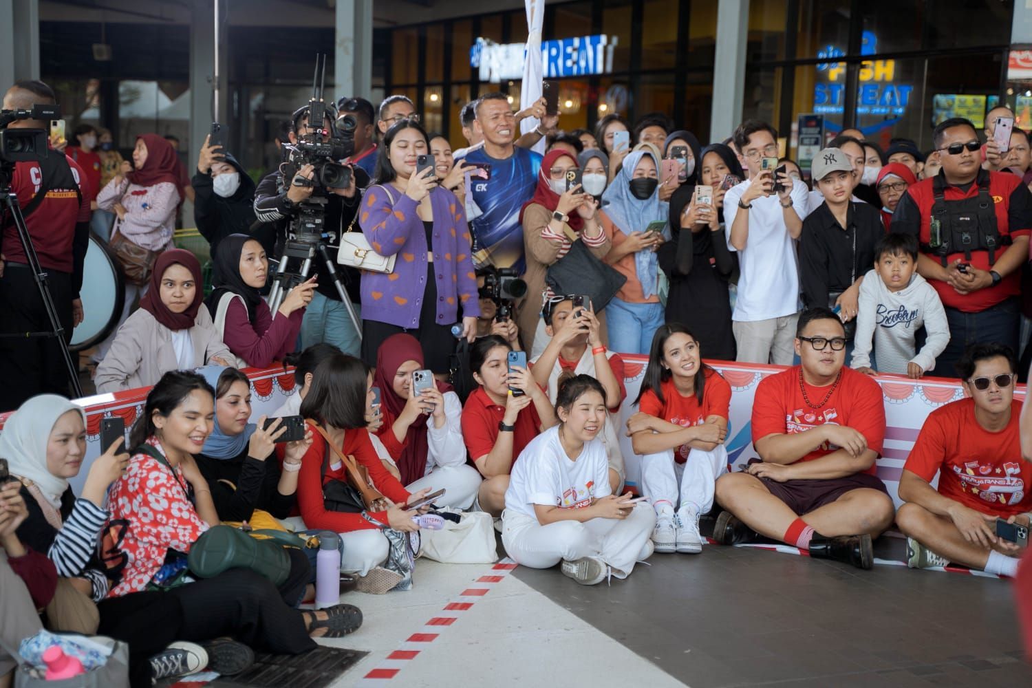 Rayakan 17-an, Raffi Ahmad dan Nagita Slavina Undang Artis Ikut Perlombaan