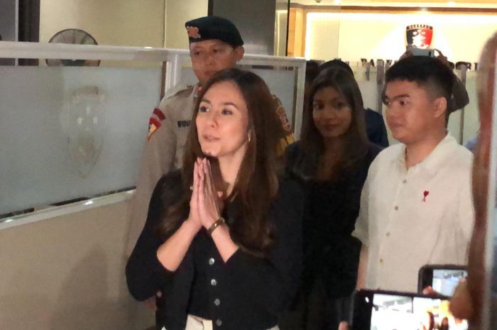 Wulan Guritno Datangi Bareskrim Polri Malam-malam untuk Lanjutkan Pemeriksaan Situs Judi Online