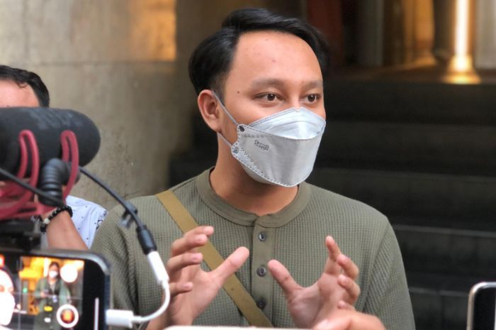 Main Film Dewasa Bareng Virly Virginia, Radja Adipati: Adegan Intim Cuma Gimmick!