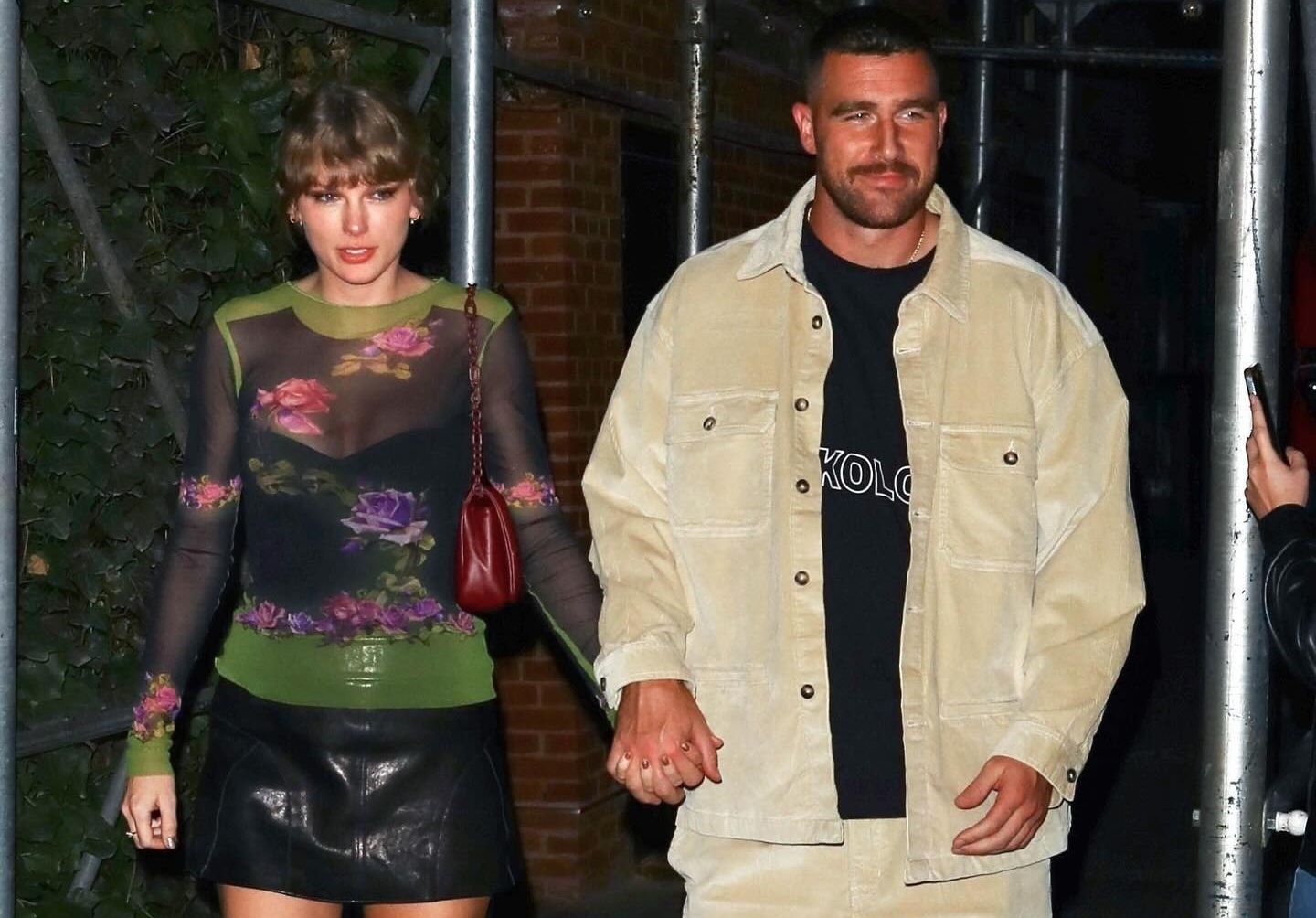 Ayah Travis Kelce Puji Taylor Swift: Dia Bukan Musisi Manja