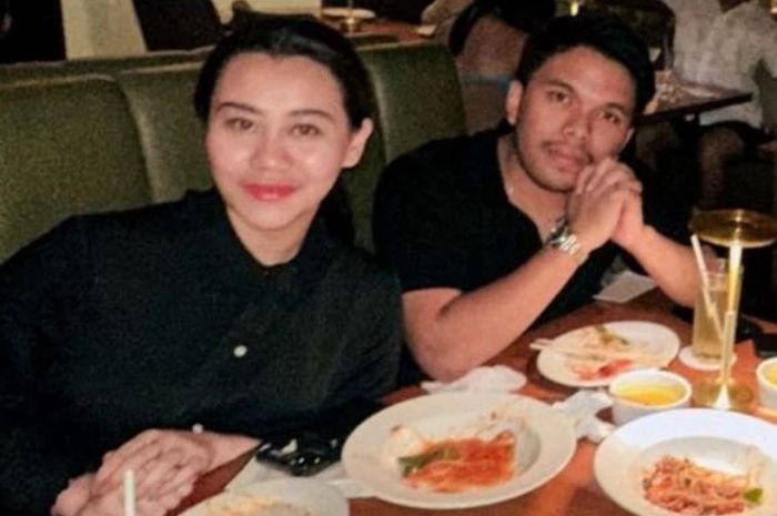 Pamer Kemesraan, Aaliyah Massaid Rangkul dan Panggil Mesra Thariq Halilintar saat di Restoran