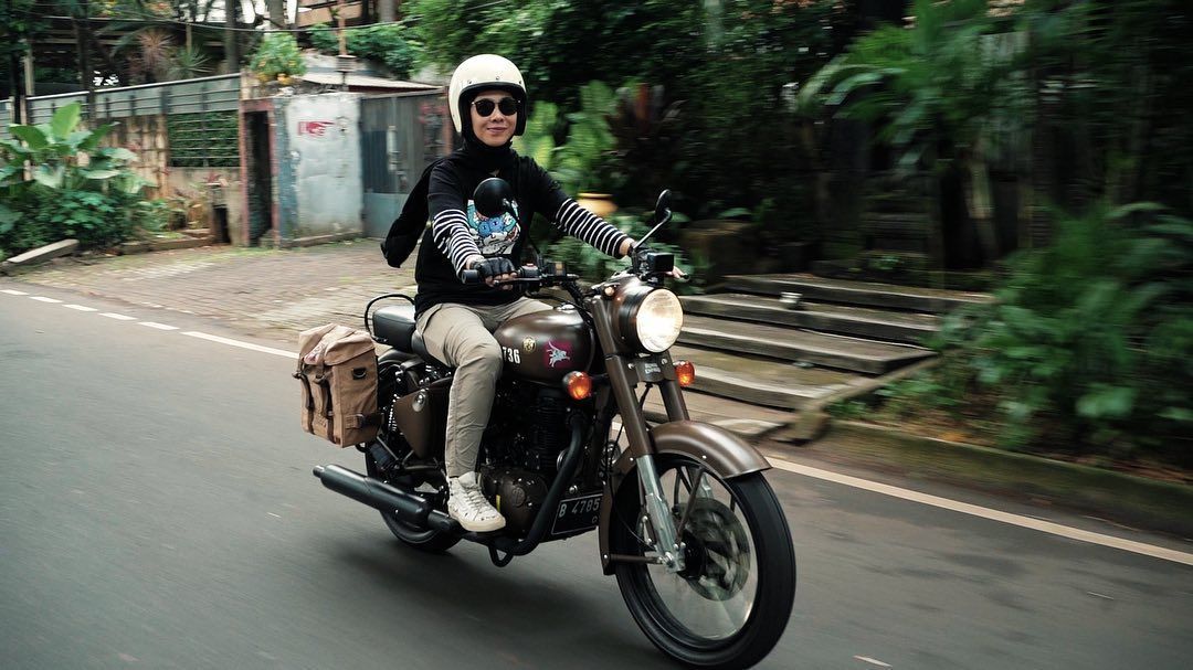  Ananda Omesh dan Istri Lelang Motor 