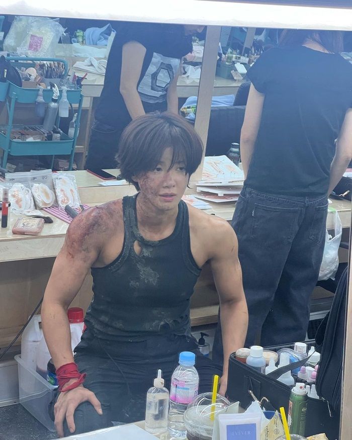 Usia 41 tahun, Lee Si Young Pamer Otot Kekar saat Syuting Serial Netflix 
