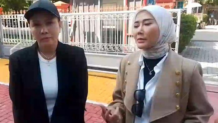Jenguk Medina Zein, Marissya Icha Bawa Skin Care Hingga Sepatu Olahraga