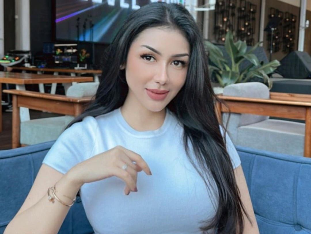 Pintar Bagi Waktu Kerja dan Kuliah, Selebgram Rekha Lena Akhirnya Lulus Magister di Unpad dengan Nilai IPK 4.00