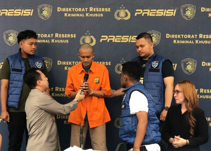 Penampilan TikToker Galih Loss Usai Ditangkap: Pakai Baju Tahanan hingga Plontos