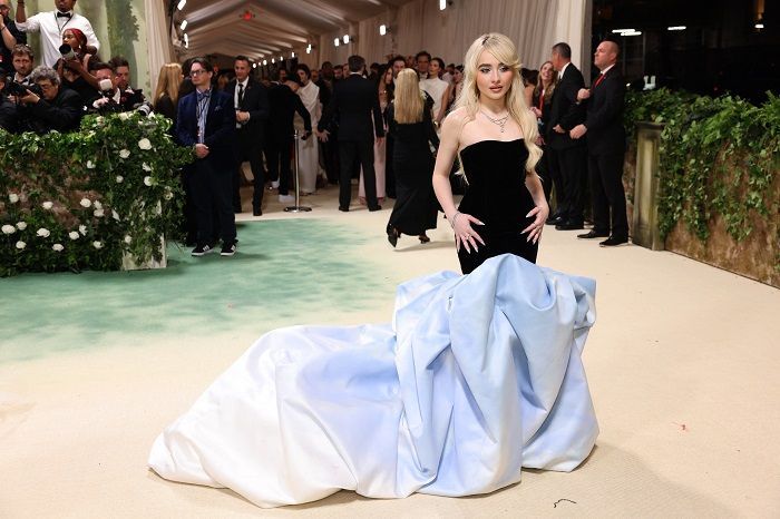 Sabrina Carpenter dan Barry Keoghan Go Public di Red Carpet Met Gala 2024