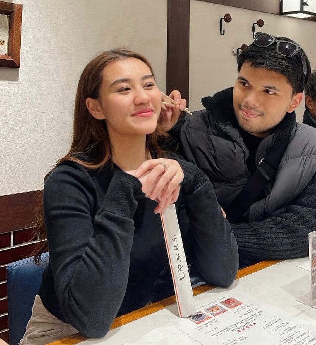 Thariq Halilintar Gandeng Pacar Barunya di Award 