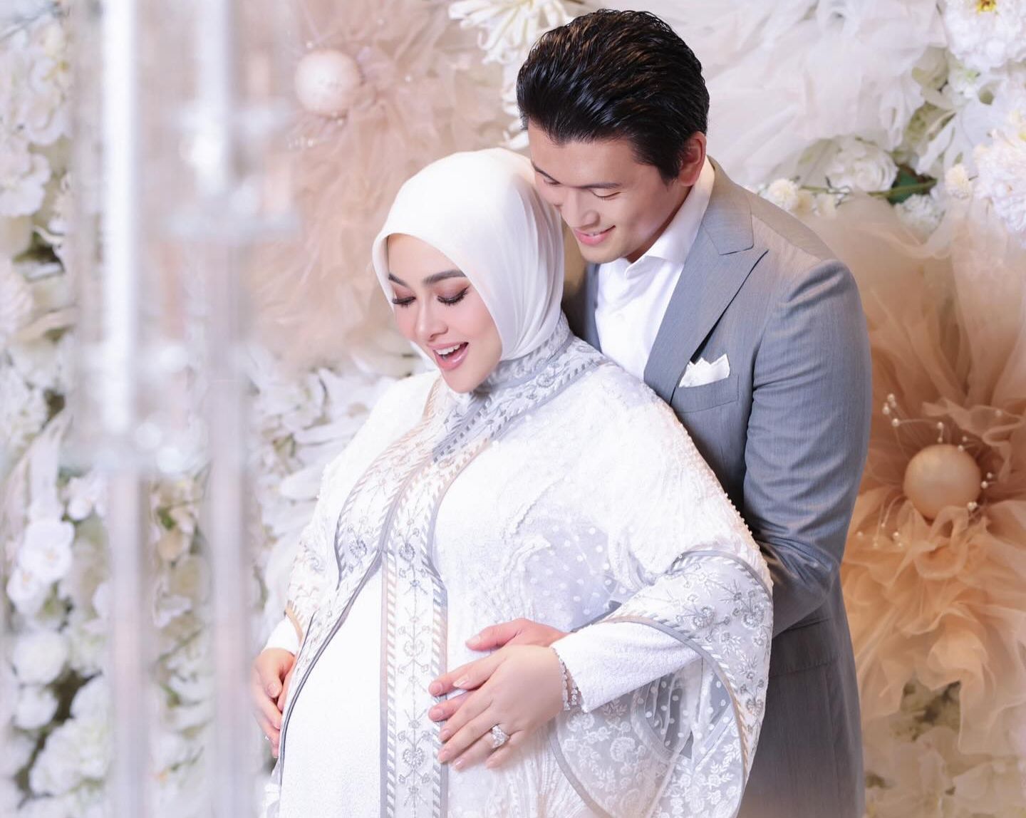 Reino Barack dan Syahrini Umumkan Kehamilan Anak Pertama, Sudah Masuk 7 Bulan