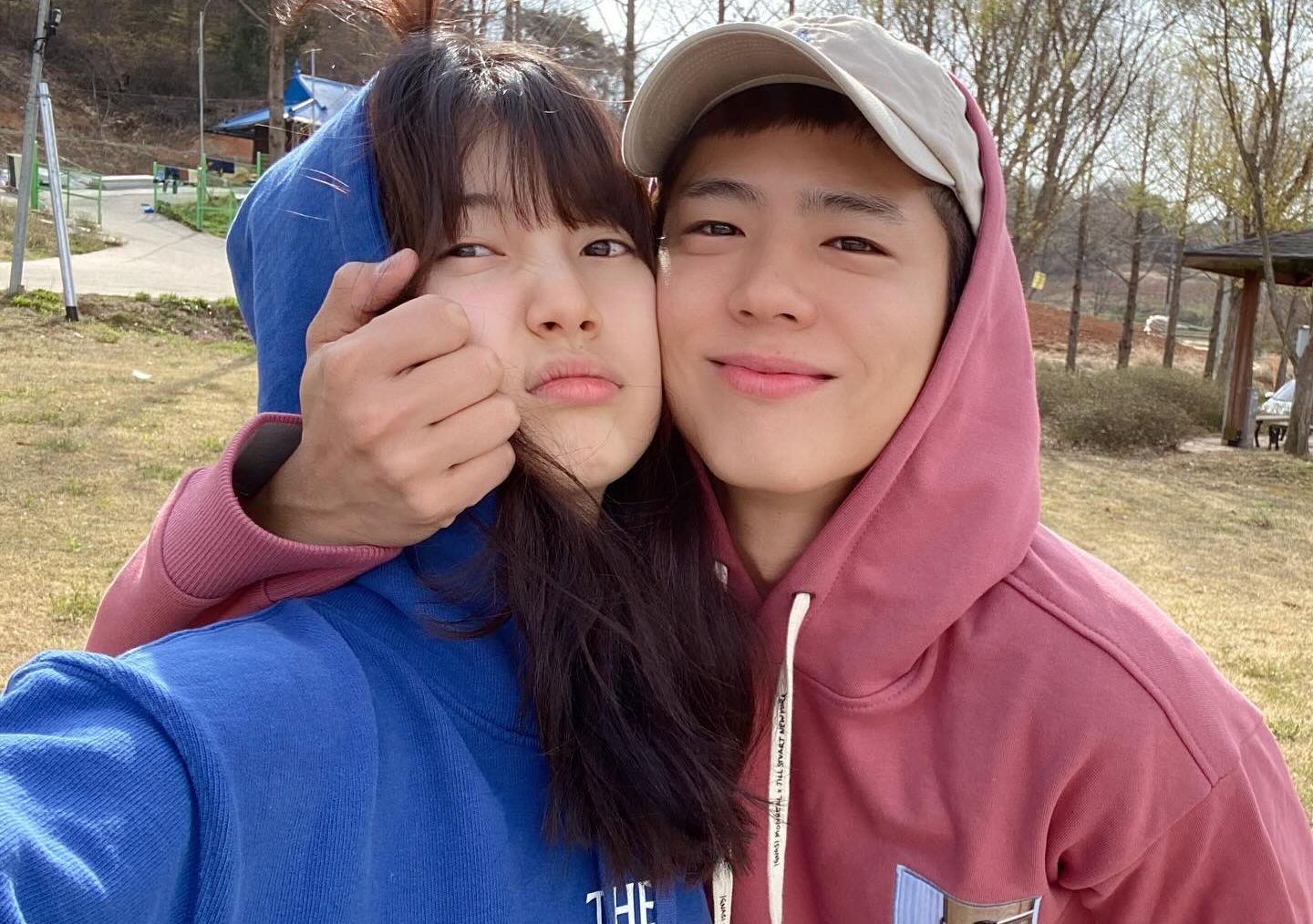 Bikin Baper, Park Bo Gum Upload Foto Bareng Bae Suzy di Instagram Pribadinya