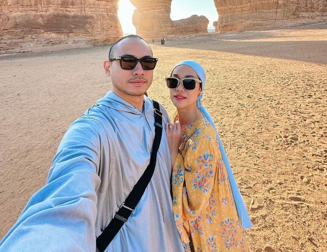 BCL Dihujat Netizen Usai Menari Saat Suaminya Tiko Aryawardhana Nge-DJ di Atas Panggung