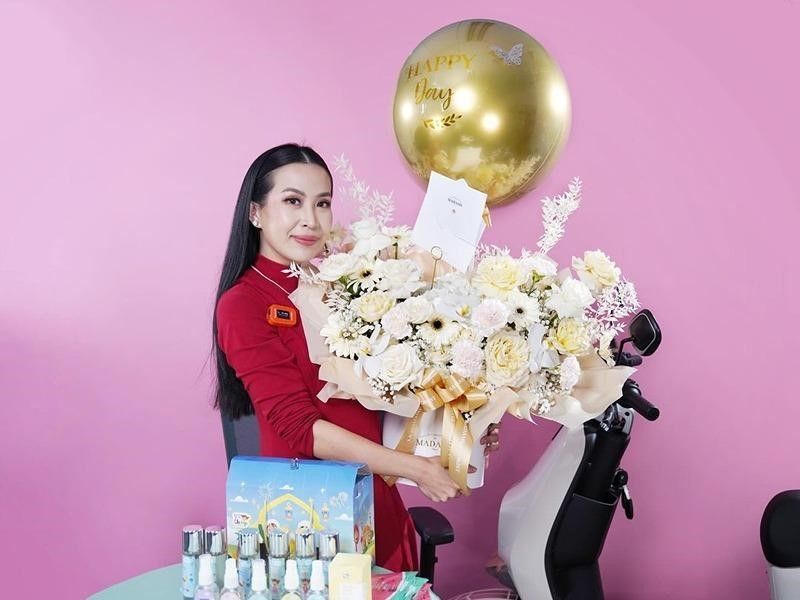 Mami Louisse Kembali Live 29 Jam di Shopee Live dengan Flash Sale Puluhan iPhone 11 Hanya Rp6 Ribu Saja! Tonton Sekarang!