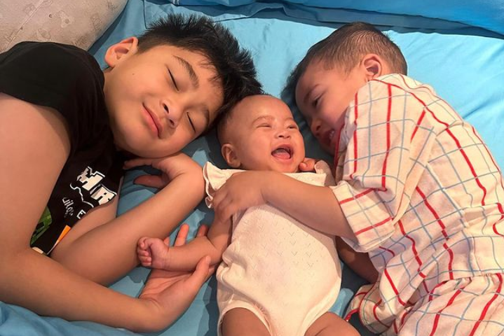 Raffi Ahmad dan Nagita Slavina Akhirnya Publikasikan Wajah Baby Lily