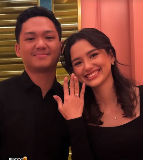 Azriel Hermansyah Lamar Sarah Menzel Tepat di Hari Ulang Tahunnya, Keluarga Full Senyum