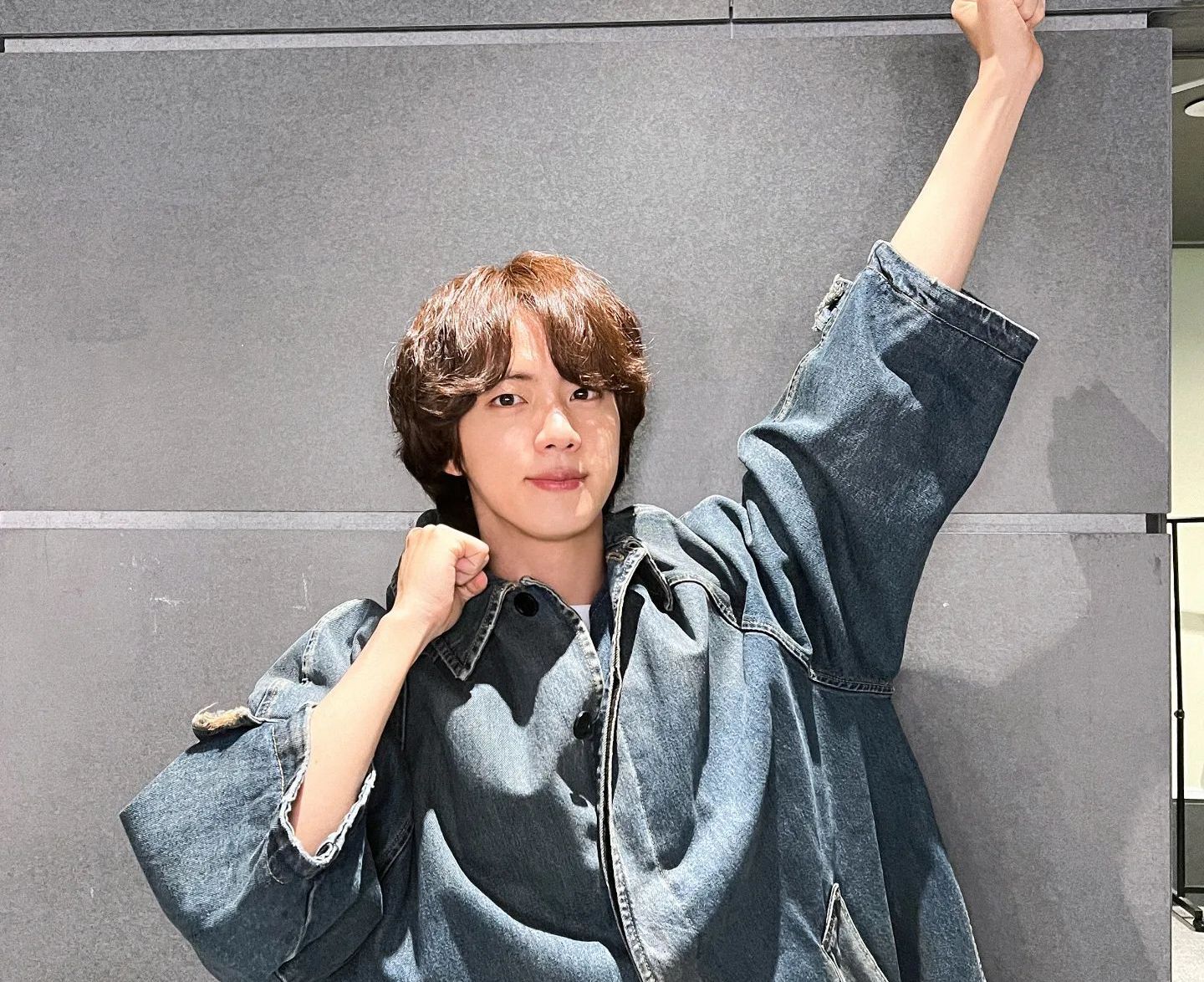 Jin BTS Terpilih Jadi Pembawa Obor Olimpiade Paris 2024