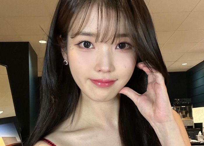 IU Rayakan Peringatan Debutnya Ke-16 dengan Donasi Sebesar Rp26 Miliar