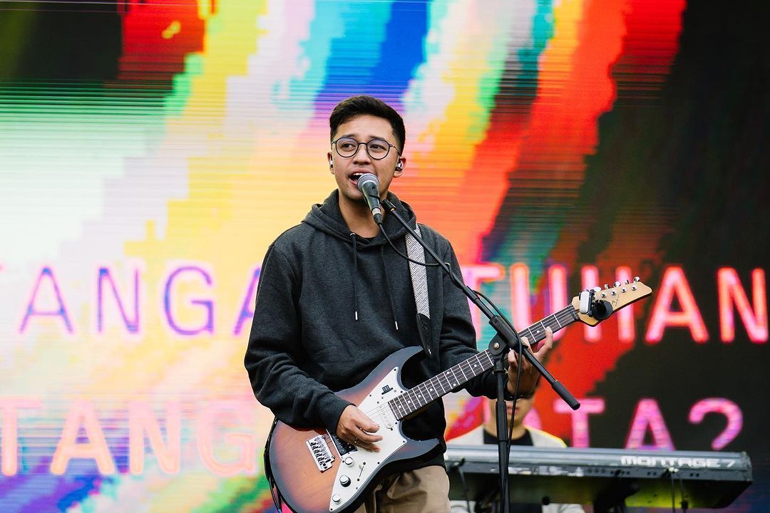 Mengenal Sosok Ezra Mandiri Mantan Personel HIVI! Putra dari Mendiang Dina Mariana