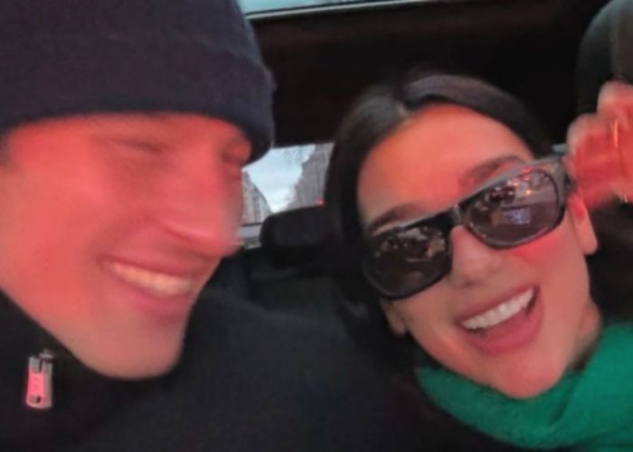 Dua Lipa Umumkan Tunangan dengan Anwar Hadid di Malam Natal