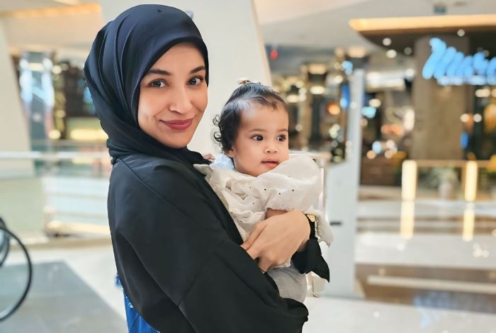Sempat Dirahasiakan, Kini Zaskia Sungkar Tunjukkan Wajah Baby Humaira yang Disebut Mirip Ukkasya