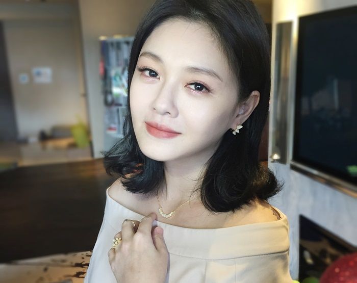 Akun Medsos Mantan Suami dan Ibu Mertua Barbie Hsu Diblokir di China, Ada Apa?