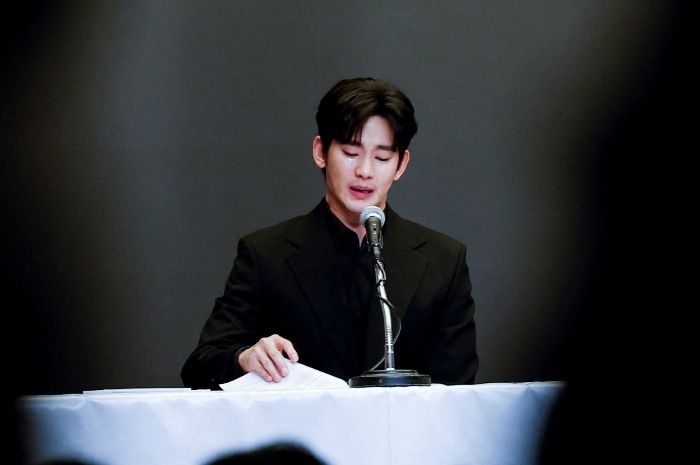6 Poin Penting dari Konferensi Pers Kim Soo Hyun Terkait Kontroversinya dengan Mendiang Kim Sae Ron