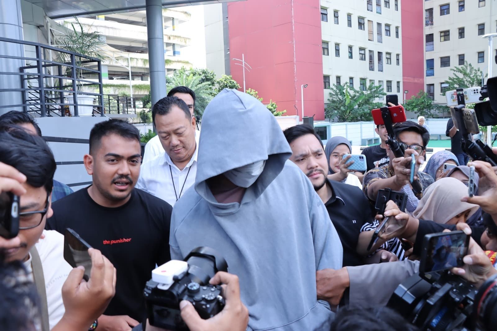  Fachri Albar Dinyatakan Positif Pakai Sejumlah Narkoba Usai Jalani Pemeriksaan Kesehatan