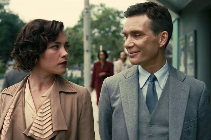 Film 'Oppenheimer' Dikecam Pejabat India karena Adegan Intim Pegang Kitab Suci, Disebut Hina Agama Hindu