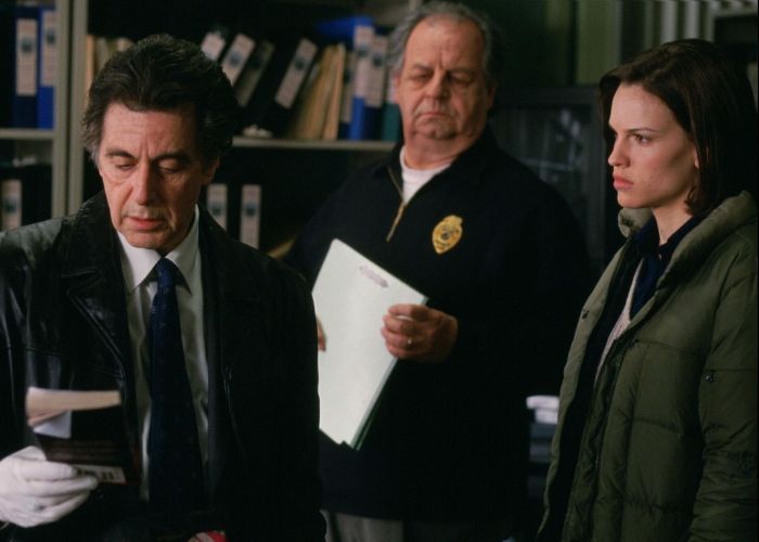 Review Insomnia (2002), Pembunuh yang Pegang Rahasia Besar Polisi Pengejarnya
