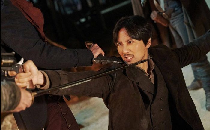 Review 'Song of the Bandits': Bandit dan Tentara Bukanlah Tandingan Kim Nam Gil