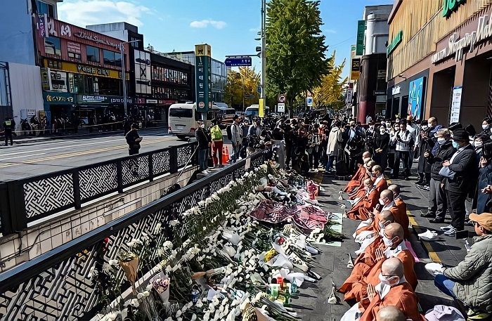 Serial Dokumenter 'Crush' Angkat Kisah Tragedi Itaewon: Malam Perayaan Halloween yang Jadi Mimpi Buruk