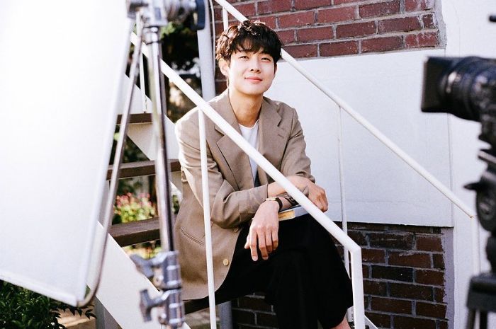 Choi Woo Sik Pertimbangkan Drama Komedi Romantis Baru Karya Penulis 'Our Beloved Summer'
