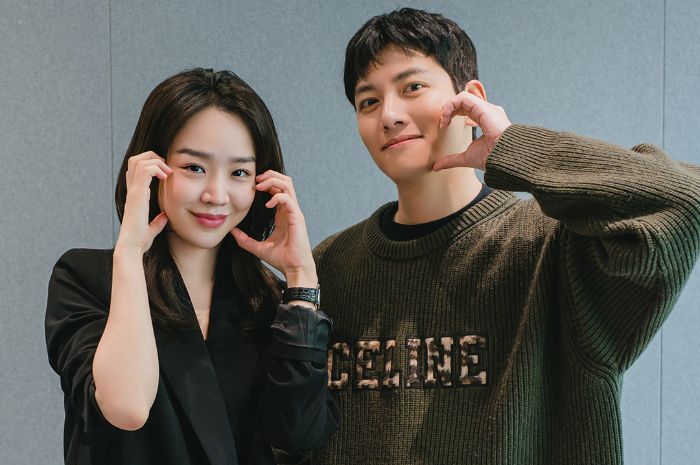 Sudah Mantan, Ji Chang Wook dan Shin Hye Sun Hidupkan Kembali Api Asmara dalam Drama 'Welcome to Samdalri'