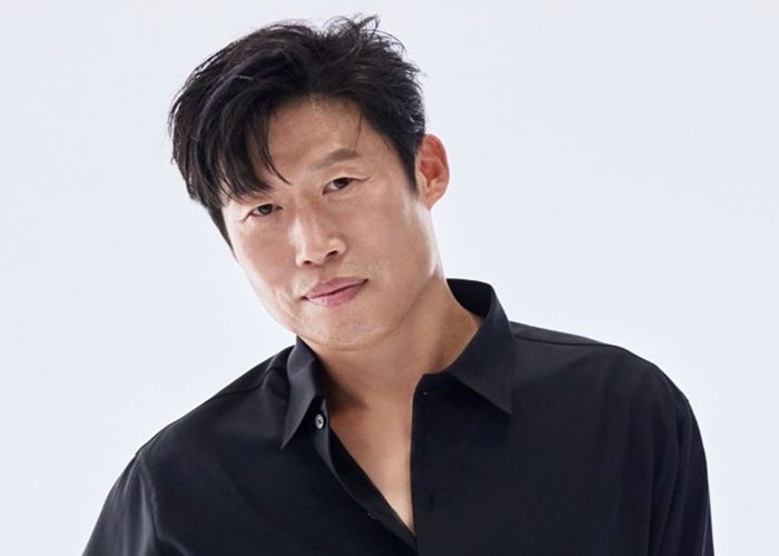 Aktor Yoo Hae Jin Resmi Bergabung dengan Awesome Entertaiment, Seagensi dengan Park Seo Jun.