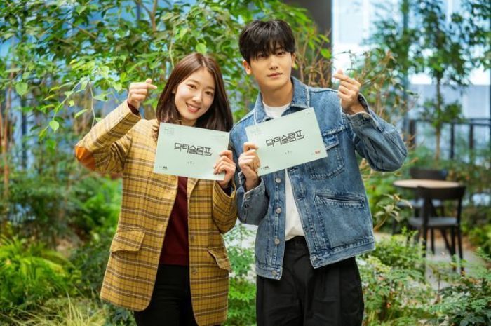 Bintangi Drama Terbaru 'Doctor Slump', Park Shin Hye Akan Beradu Akting Kembali Dengan Park Hyung Sik