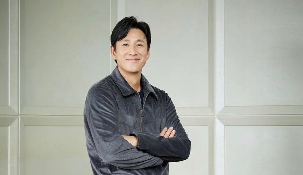 Polisi Konfirmasi Lee Sun Kyun  Ditemukan Meninggal di Mobilnya, Diduga Bunuh Diri dengan Arang Briket