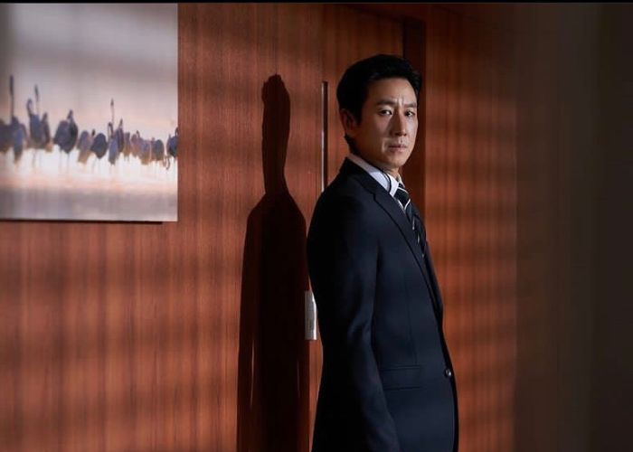 Park Sung Woong dan Hwasa Mamamooo Beri Penghormatan untuk Lee Sun Kyun di SBS Drama Awards 2023