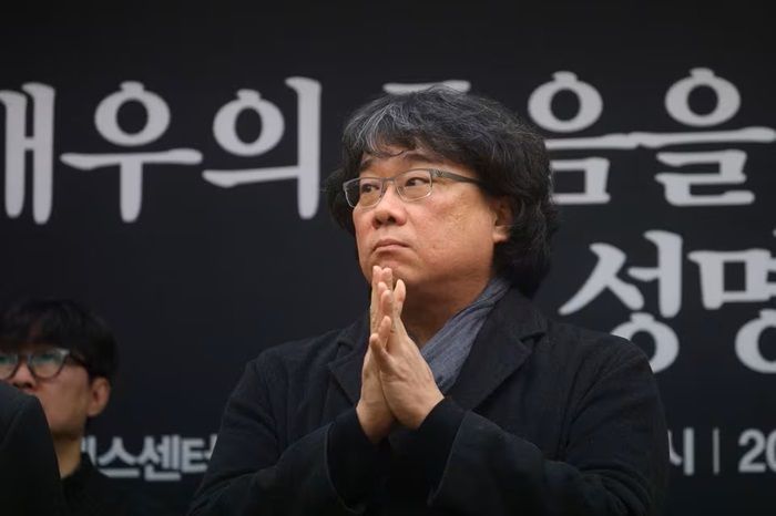 Sutradara Film 'Parasite', Bong Joon Ho Gelar Konferensi Pers Tuntut Investigasi Kasus Kematian Lee Sun Kyun