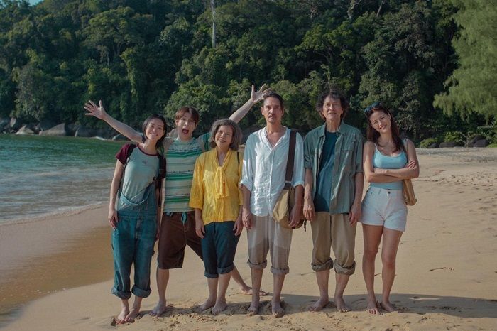 Analog Squad: Membaur Dalam Keseruan Kehidupan Palsu, Menemukan Makna Sejati Keluarga