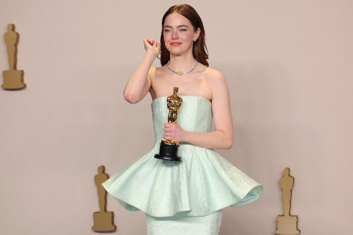 Berkat Film ‘Poor Things’, Emma Stone Menangis Terima Piala Oscar Kedua: Ini Bukan Tentang Saya