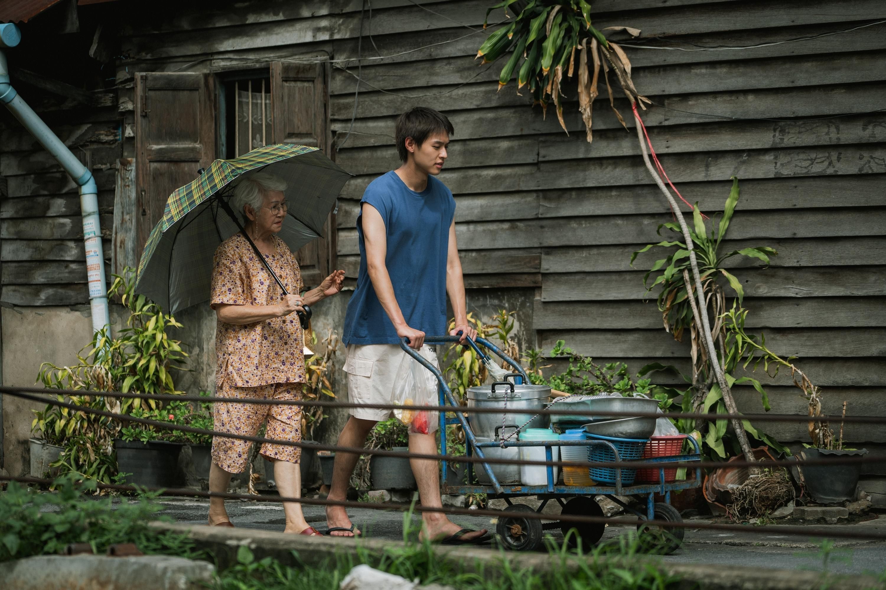 Belajar Kehidupan dari 'How To Make Millions Before Grandma Dies', Film Thailand yang Bikin Mewek