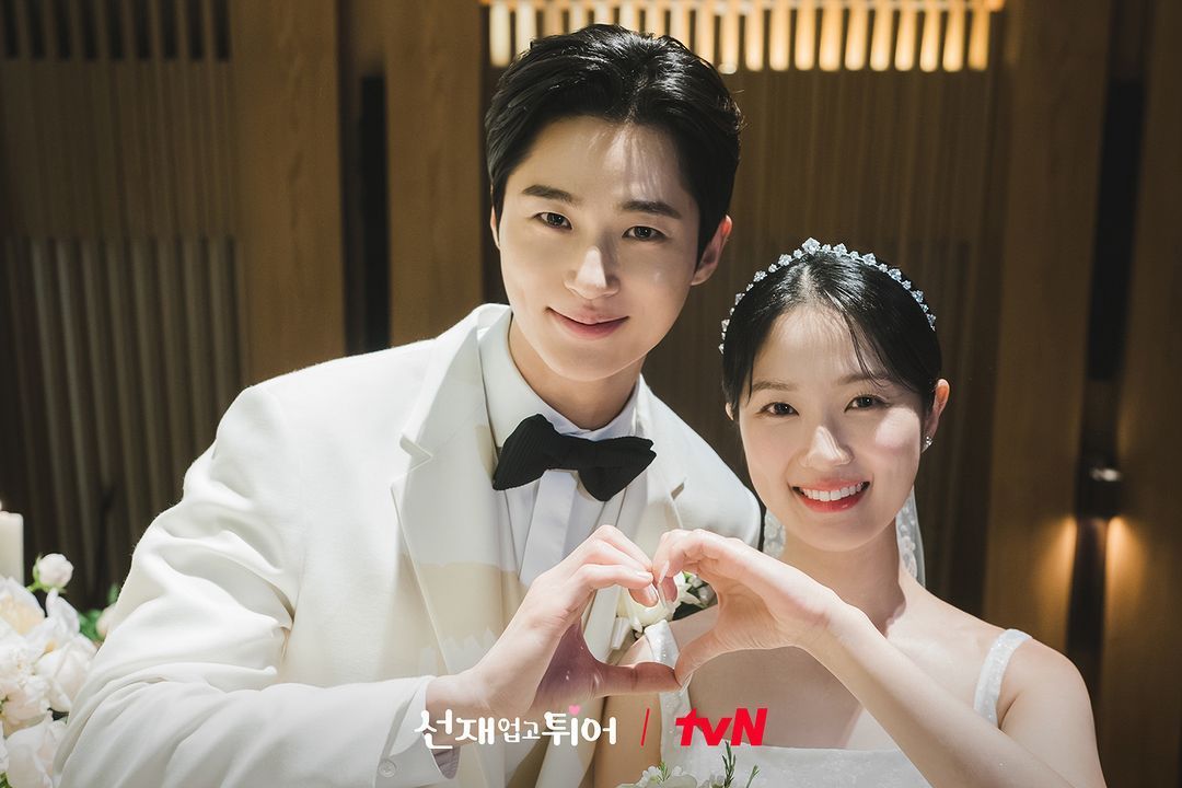 Penulis dan Sutradara Ungkap Karakter Byeon Woo Seok dalam Lovely Runner hingga Rumor Pacaran dengan Kim Hye Yoon