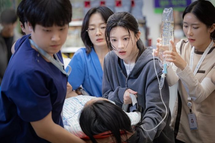 Sikap Hangat Go Yoon Jung hingga Alasan Drakor Wise Resident Life Tunda Penayangan Jadi Sorotan Netizen