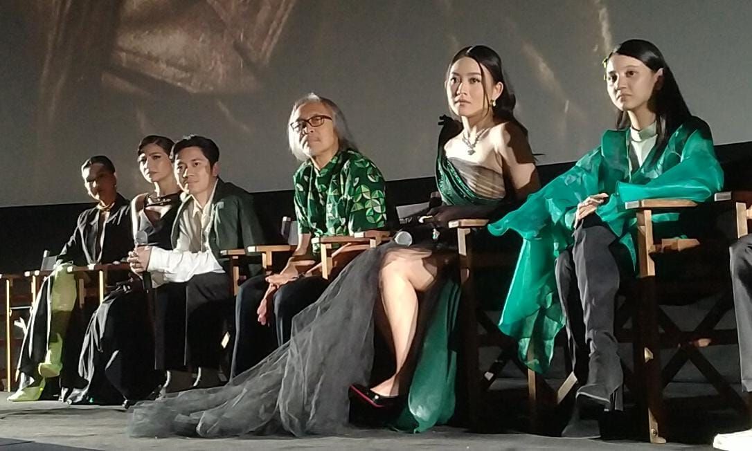Jadi Pasangan Suami Istri, Natasha Wilona Bebaskan Emir Mahira Peluk Cium di Film 'Janji Darah'
